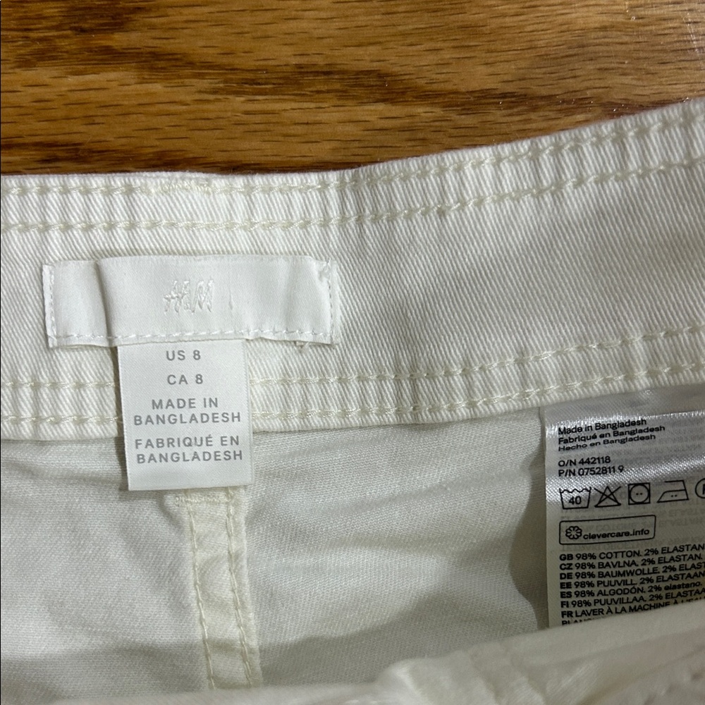 H&M Women's Cream Cargo Shorts - Picture 2 of 3